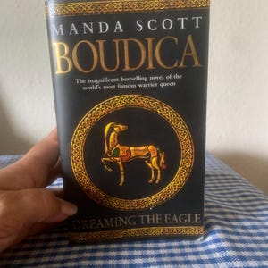 Vintage, 2004, Manda Scott, Boudica, Dreaming The Eagle, Pocketbok, Bok, Vuxen, Historia, Skönlitteratur, Samlarobjekt, Gåva, Far, Mor, Hustru