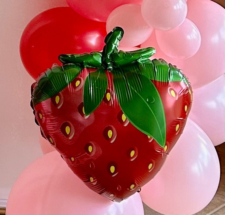 Strawberry Centerpieces, Berry Centerpieces, Strawberry Birthday, 