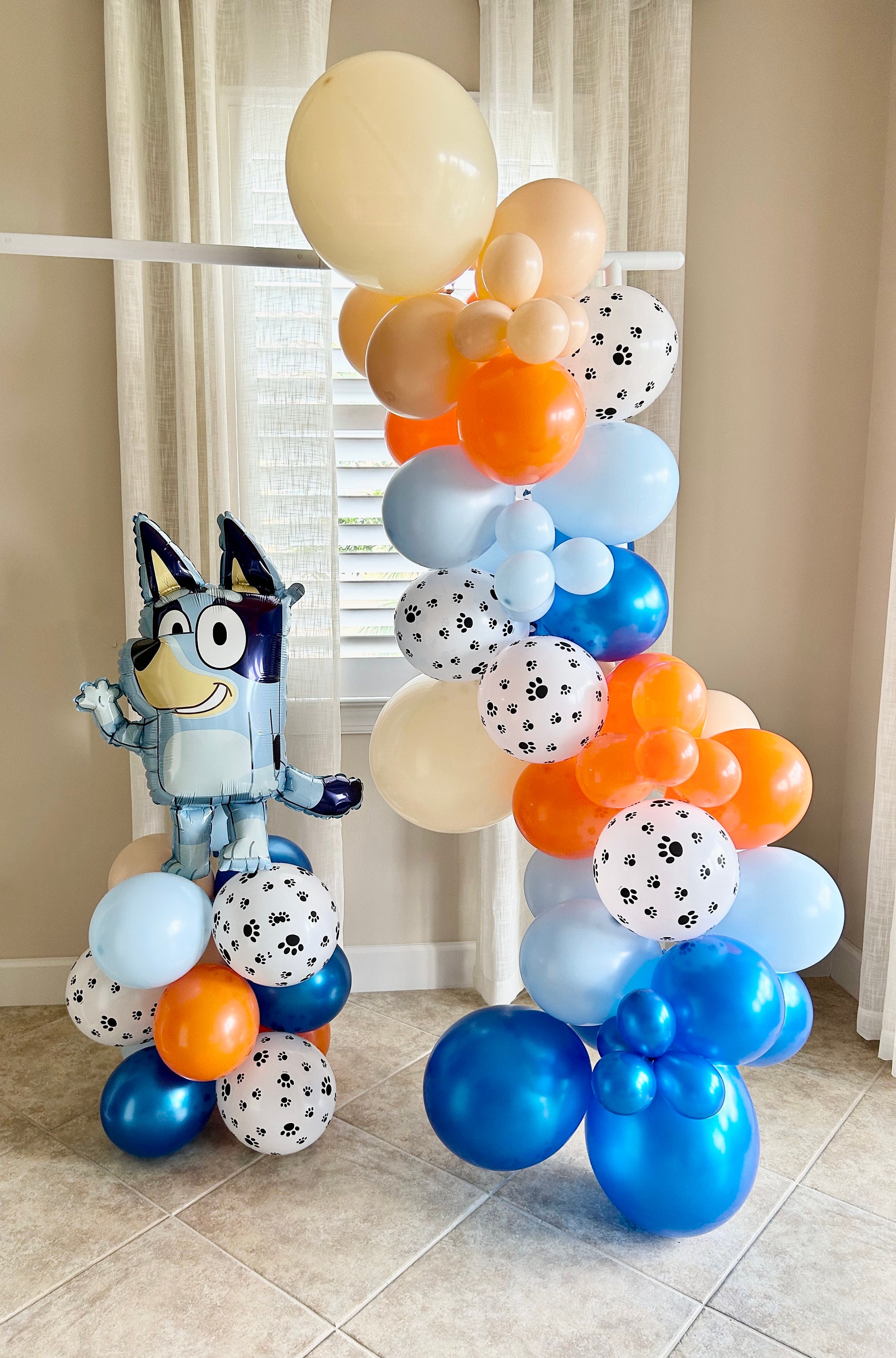 Ballons en forme de pattes de chien, 121 pièces, Kit en arc guirlande pour  garçons et filles, décorations de fête d'anniversaire sur le thème Bluey -  AliExpress