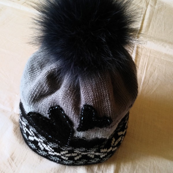 Tuque laine noire et bleu avec Pompon Vrai Fourrure renard 100% Matières Récupérées Chapeau Hiver Mode écologique Fourrure recyclée