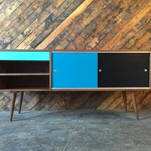 ¡Consola multimedia de alta calidad hecha a mano y oculta tus cosas credenza hecha por talentosos fanáticos de los muebles!