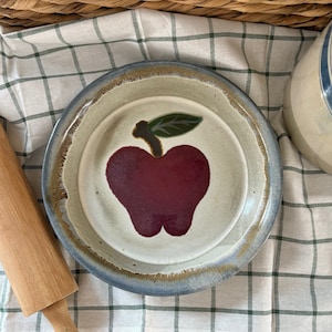 Americana Cottage Core Running Glazed Stoneware 11&quot; Pie Plate with Folk Art Apple