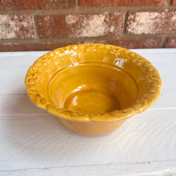 Vintage CALIF USA J 32 Yellow Glazed Pottery Ceramic Bowl, Vintage Dip Bowl, Golden Yellow Ceramic Bowl, California Pottery Bowl