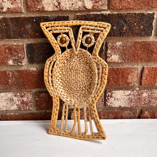 Vintage Owl Decor 70's Wicker Rattan Woven Catch All, Wicker Owl Trinket Holder, Owl Wall Hanging, Boho Farmhouse Eclectic Wicker Owl Decor