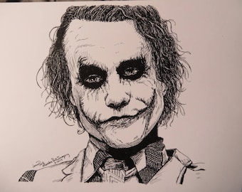 Op de afbeelding: Zwart-witte inkttekening van de Joker uit de film The Dark Knight. De Joker wordt afgebeeld met een sinistere glimlach en een wild, rommelig kapsel.