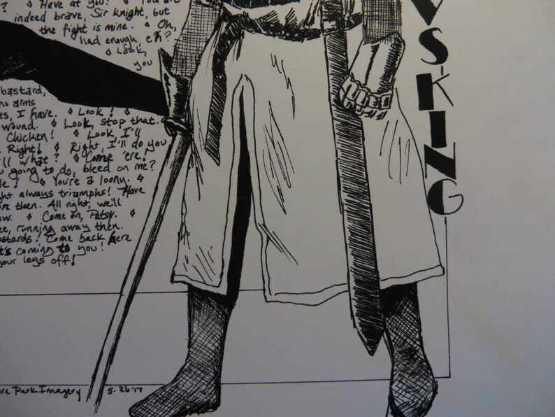 Puede incluir: Ilustraci&oacute;n en blanco y negro de un caballero con armadura sosteniendo una espada. El caballero lleva una t&uacute;nica larga y polainas. El texto "SKING" est&aacute; escrito en letras grandes en el lado derecho de la imagen. El texto "Have at you? Indeed brave, Sir knight, but the fight is mine. On had enough, eh? You..." est&aacute; escrito en el lado izquierdo de la imagen.