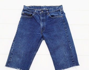 32  inch waist-----Levis Dark blue  505 Levis Vintage denim shorts    32 in waist