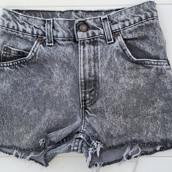 Kids Vtg 80's  acid washed  black label levis denim shorts  Boys and Girls KID size-------24.5  inch waist -----