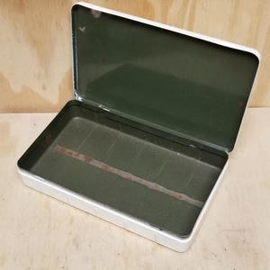 ヴィンテージの素朴な小型金属部品ボックス、工業用、収納コンテナ、ツールボックス、ハードウェア