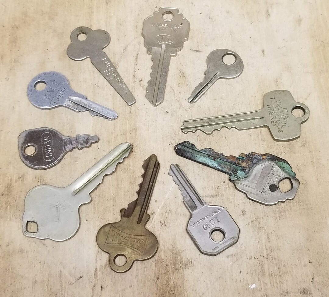 10 Random Salvaged Keys Flat Keys, Bulk, Mixed Lot, Embellishments - Etsy