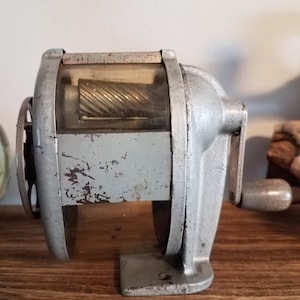 Vintage 1950s Boston KS 8 Muti Hole Pencil Sharpener Wall/Desk Mount