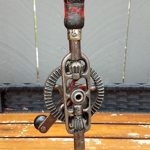 Furadeira manual vintage Miller Falls nº 5 para bater ovos: Ferramenta para marcenaria