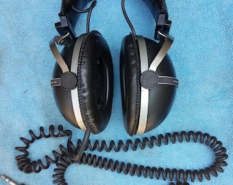 Vintage 70s Pioneer SE-305 Stereo Over the Ear Headphones Japan