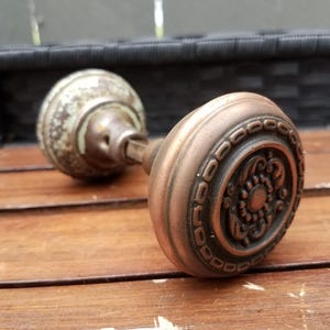 Antieke decoratieve deurknop in Eastlake-stijl, gesmeed brons, Ceylon-stijl, deurbeslag, Victoriaans