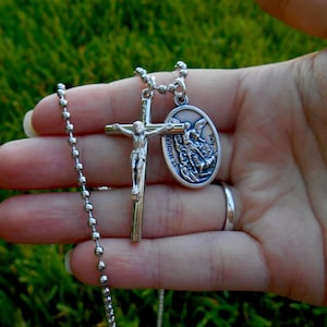 San Michele, crocifisso da uomo da 1,5 pollici, croce cattolica per ragazzi, croce della cresima, croce da uomo, collana con angelo, catena a sfere in acciaio inossidabile da 2,4 mm