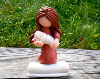 Preemie Mother Gift, Mother of an Angel Clay Sculpture, Infant Loss Gift, Polymer Clay Mother Child Sculpture, Miscarriage Gift, Angel Baby