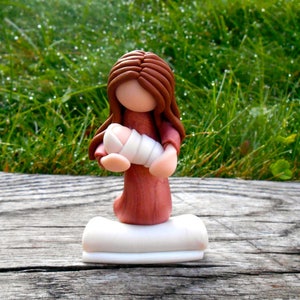 Preemie Mother Gift, Mother of an Angel Clay Sculpture, Infant Loss Gift, Polymer Clay Mother Child Sculpture, Miscarriage Gift, Angel Baby