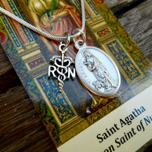 Heilige Agatha, patroonheilige verpleegkundigen, katholieke verpleegster Grad, 18-inch roestvrijstalen slangenketting, gebedskaart verpleegkundigen
