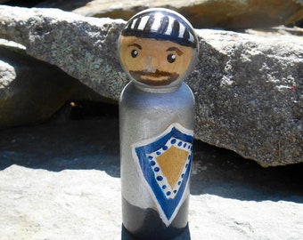 Knight Peg Doll, wooden peg for boy, dollhouse knight, Medieval Knight, Middle Ages, Pretend Play, Saint George, Knight Toy