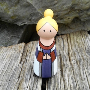 Lady Peg Doll, Peg Doll Woman, Dollhouse doll, Grandmother, Peg doll bun, Pretend Play, Unique Peg Doll