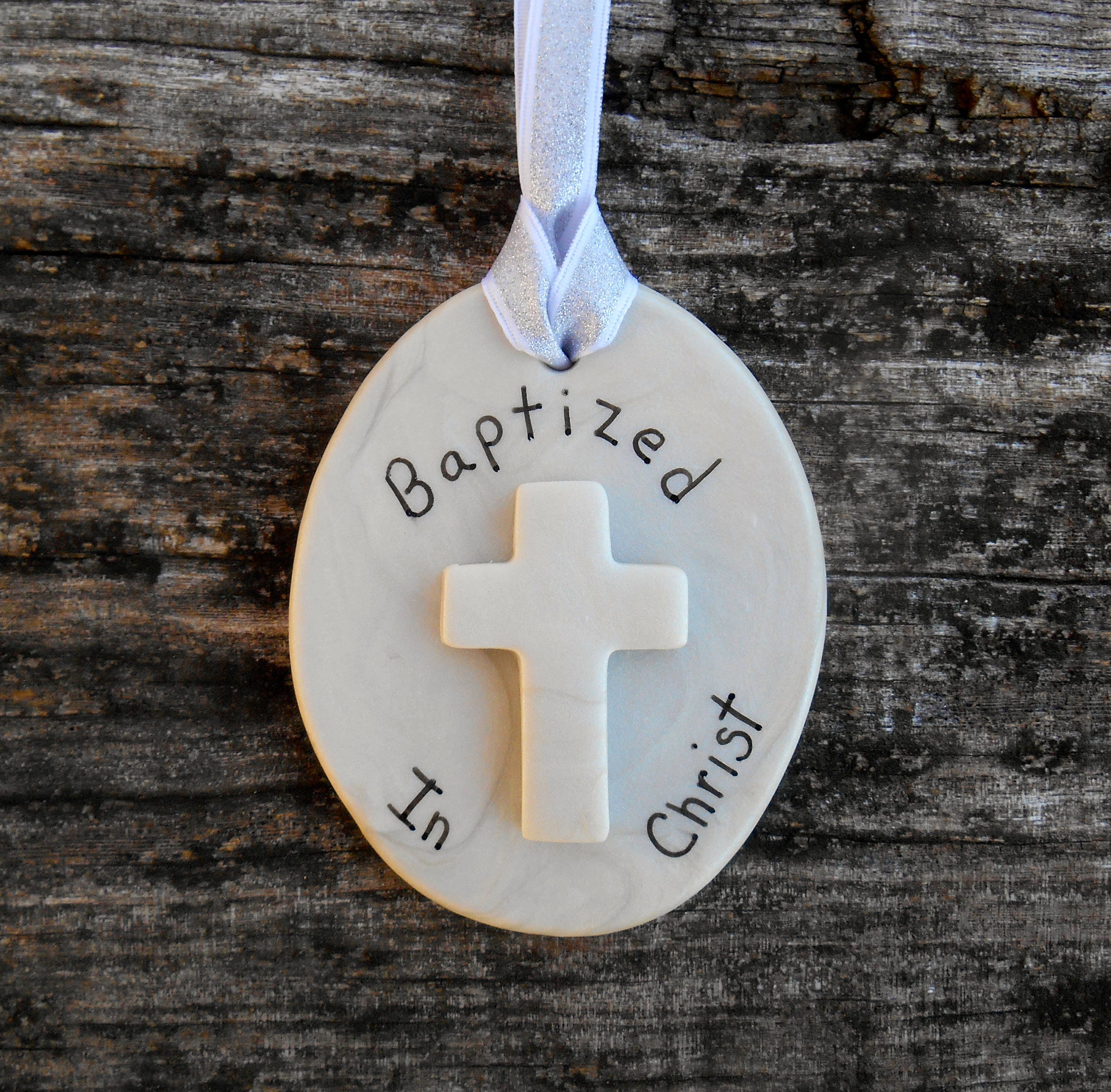 Croix à accrocher - colorée - moderne - pour baptême - communion -  naissance - cadeau - artisanal - fait main : : Produits Handmade