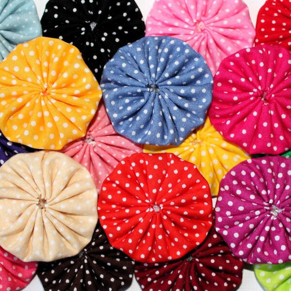 Fleur 4 cm en tissu à pois fait main Yoyo : lot de 18 fleurs multicolores, embellissement scrapbooking et carterie, customisation, applique