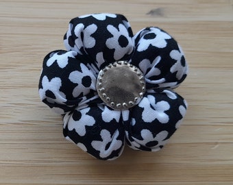 Broche en tissu fleuri en forme de fleur, fleur Kanzashi fait main, bouton, épingle, cadeau Noël, fête des Mères, anniversaire, à offrir