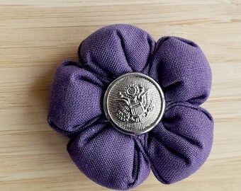 Broche en tissu violet en forme de fleur, fleur Kanzashi fait main, bouton, épingle, cadeau Noël, fête des Mères, anniversaire, à offrir