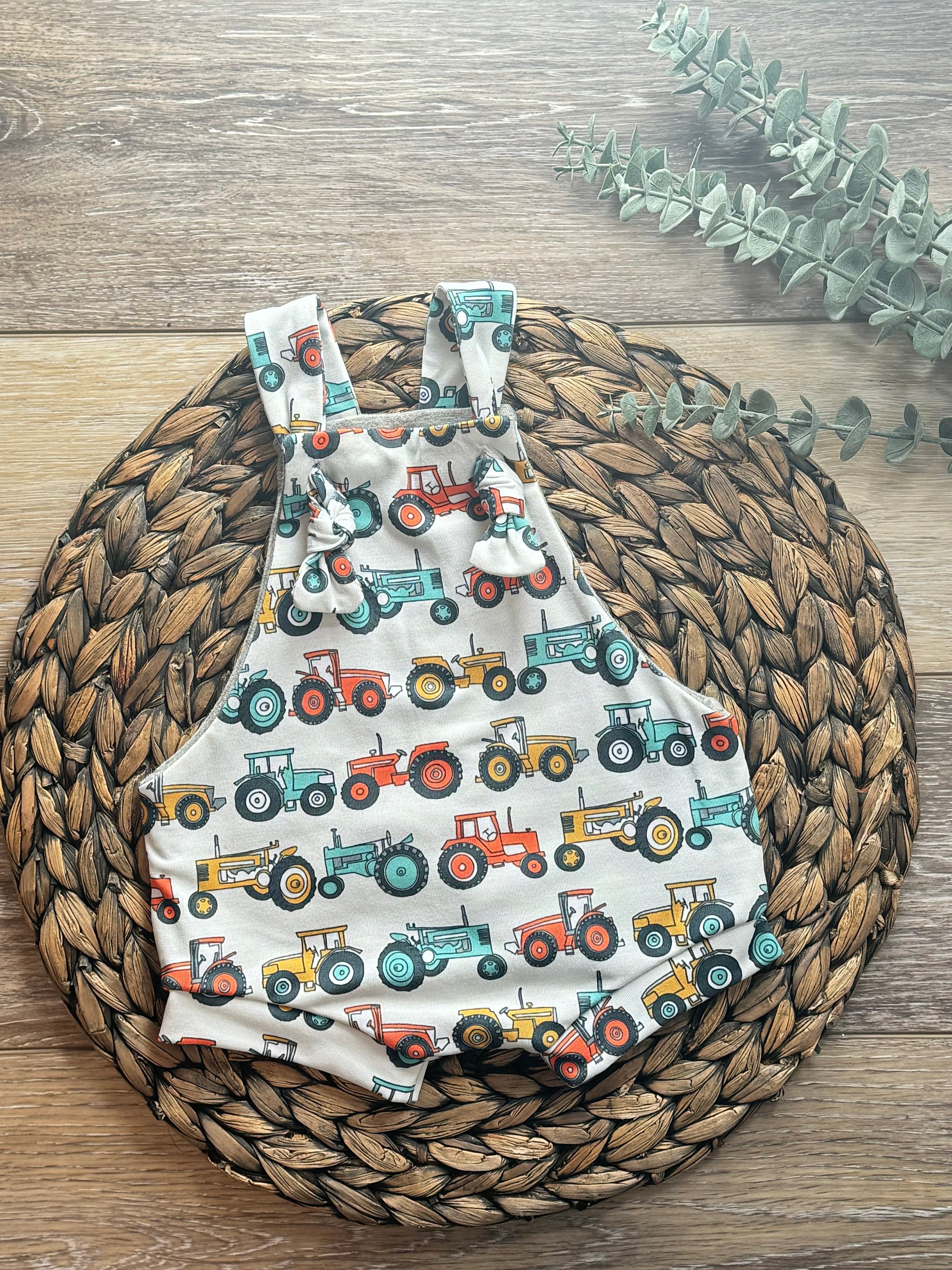 Produktbild von Original John Deere Kinder-Overalls In Rosa – Niedliche Jungbauern-Mode, Geschenkidee