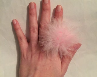 Pom Ring