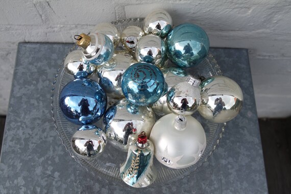 Lot De 18 Boules De Noël En Verre Mercurisé Bleu Et Argent Vintage 50s