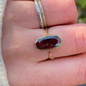 Vintage Garnet Ring ~ 9ct Gold ~ Size R / 8.5