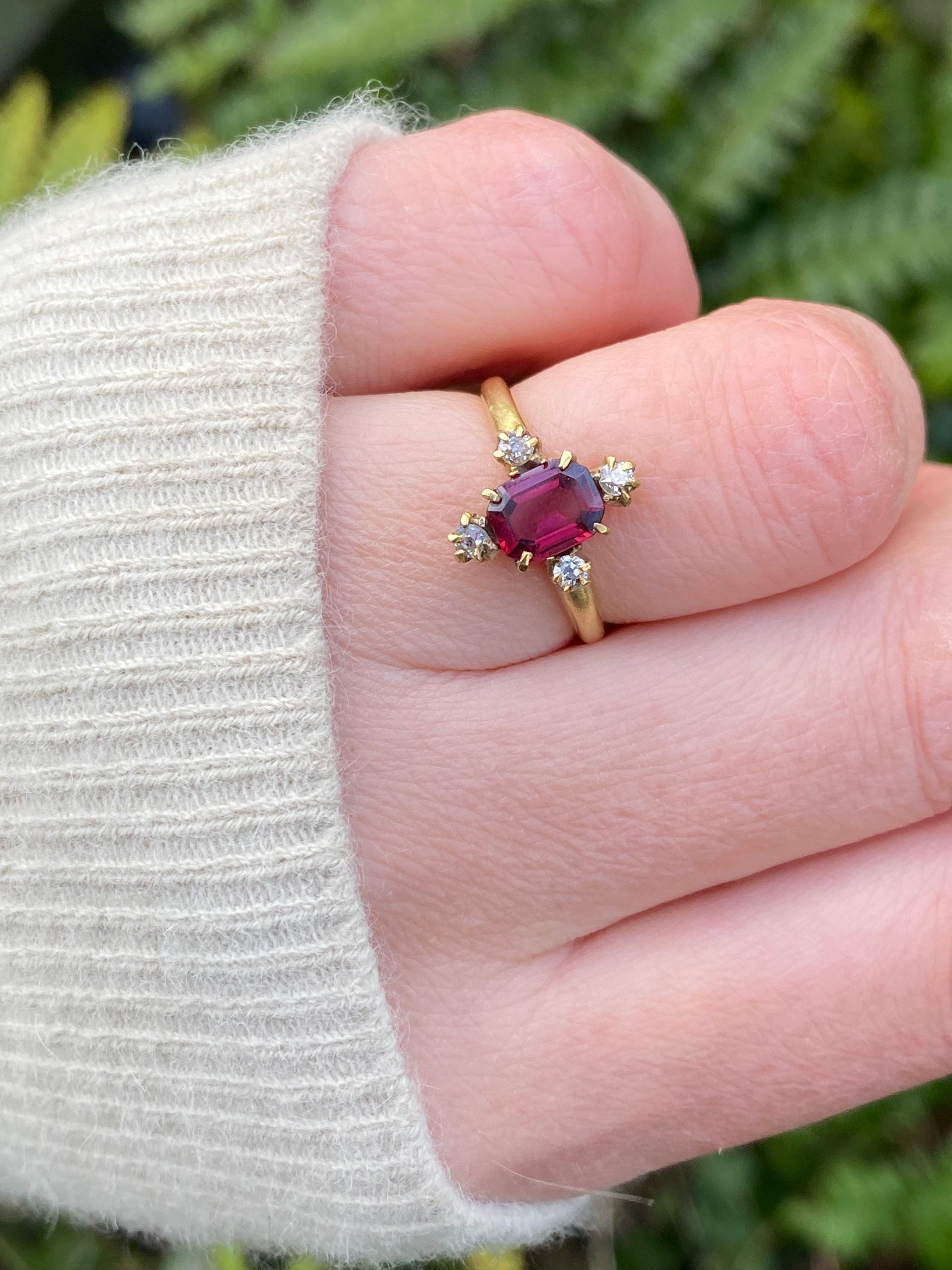 Antique ~ Garnet & Diamond 18Ct Gold Ring Size N/6.5