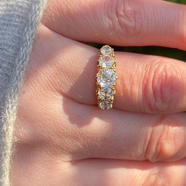 Antik ~ Altschliff Diamant Fünf-Stein-Ring ~ 750er Gold ~ Größe O/7