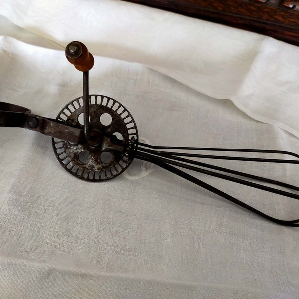 Vintage egg beater, kitchen mechanics, egg beater mixer, gear machine, French farmhouse. Souvenir of traditional life.