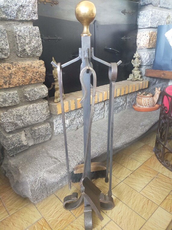 Vintage Kaminbesteck-Set: Zange, Bürste, Schaufel, Schürhaken, Gusseisen und Bronze, handgefertigt von einem Schmied, Vintage 1950er Jahre