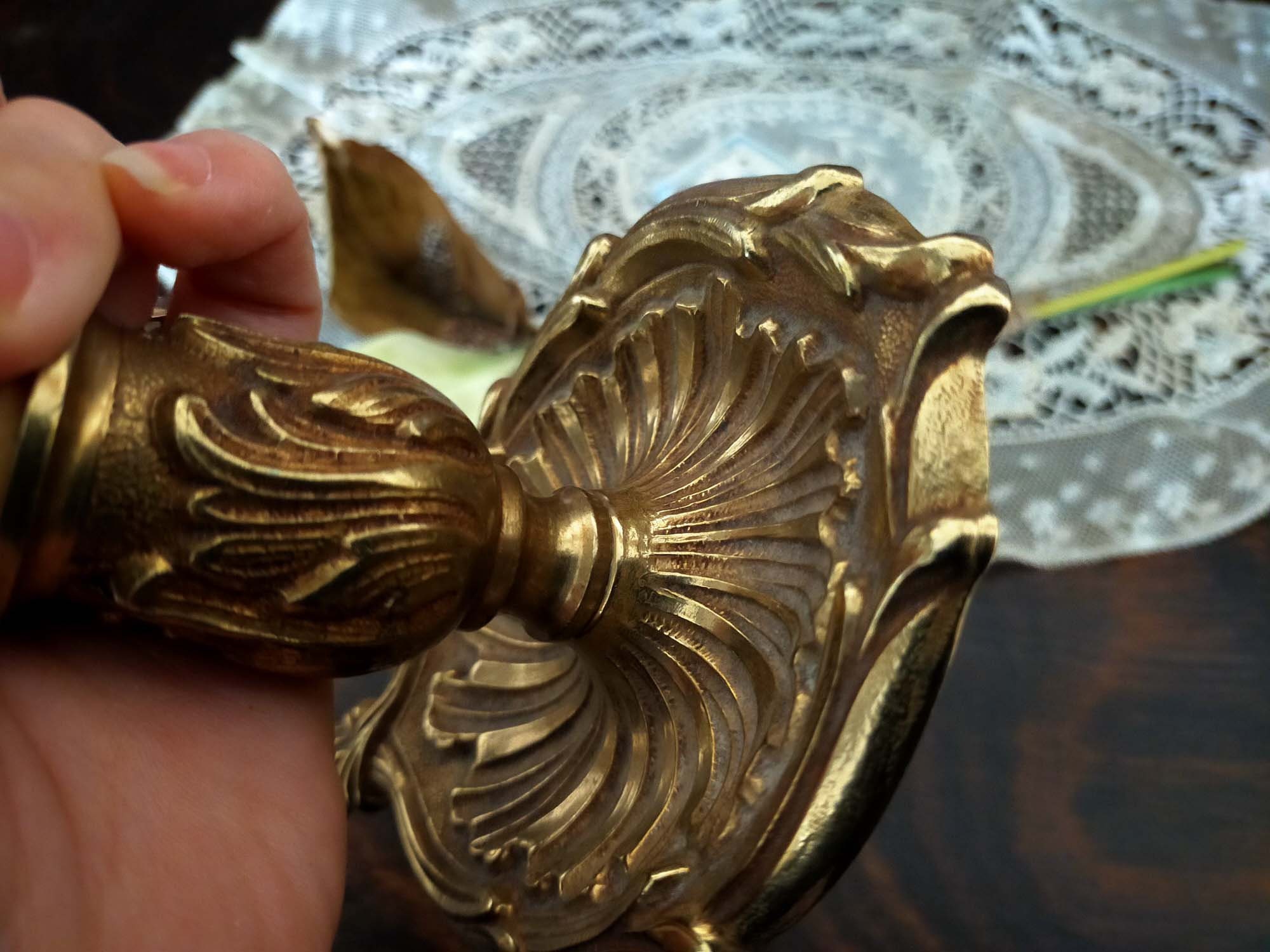 Comment nettoyer un lustre en bronze doré ? | Lustrino