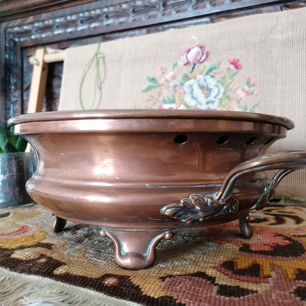 The old copper flat heater, large round-shaped plate. Vintage of the late 19th century.