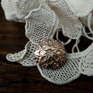 Vintage jewelry brooch, French vintage, Super elegant collection, magnificent jewelry in golden broze.