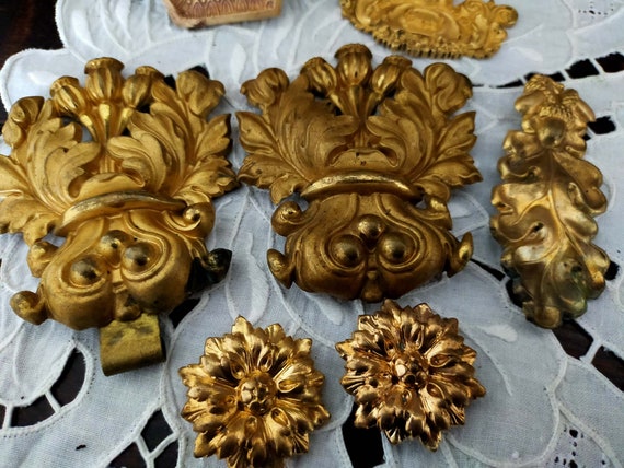 PAIRE D'ORNEMENTS EN BRONZE Pour Meuble