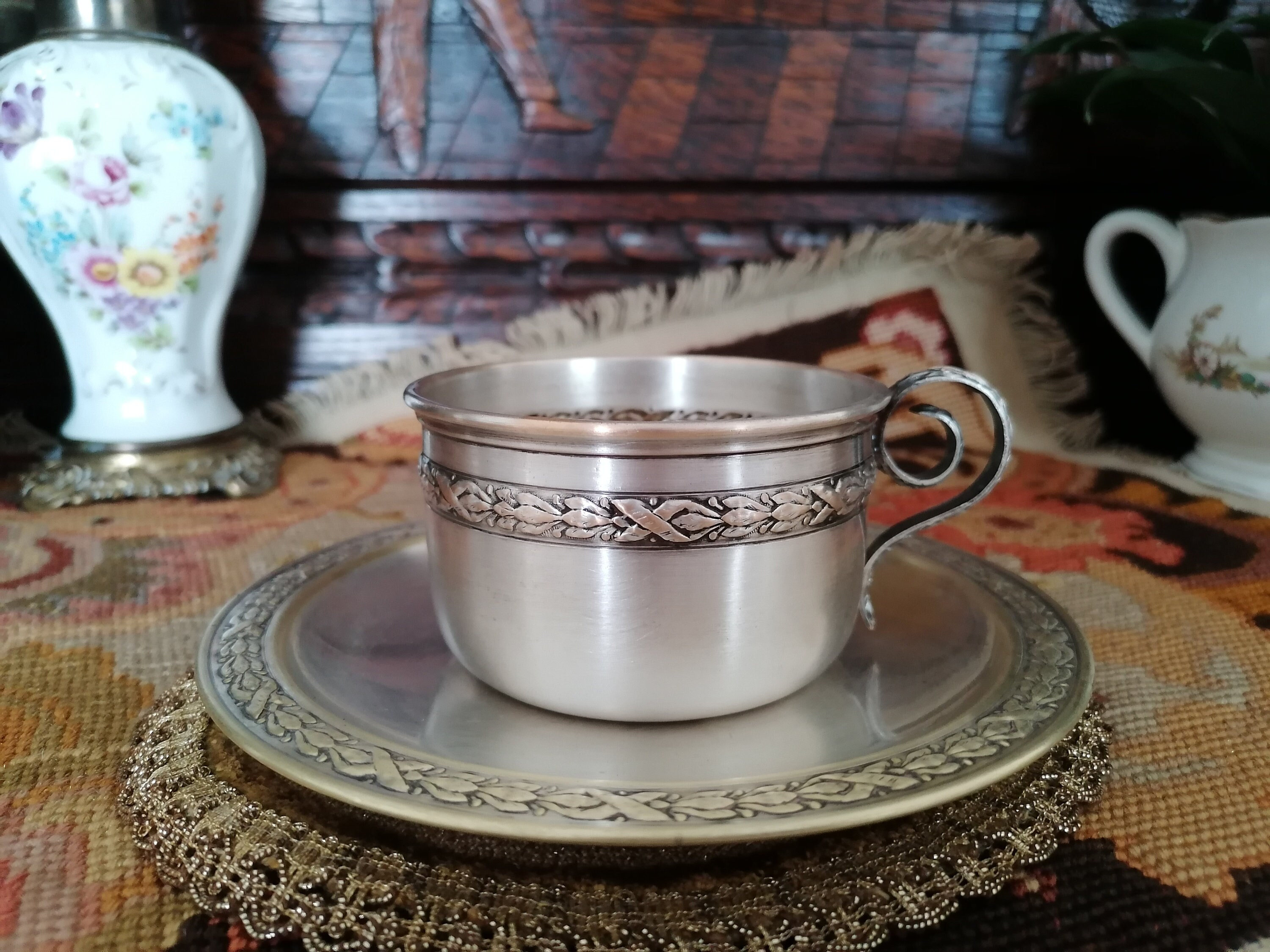Ancien Service Français Du Café ou Thé, Comprend Une Tasse et Soucoupe en Laiton Argenté. Vintage De