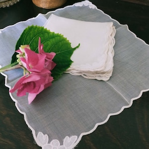 L'ensemble de 4pcs serviette traditionnel,napperons de table fait main.Broderie en Fil de soie.Souvenir de la vie traditionnelle.