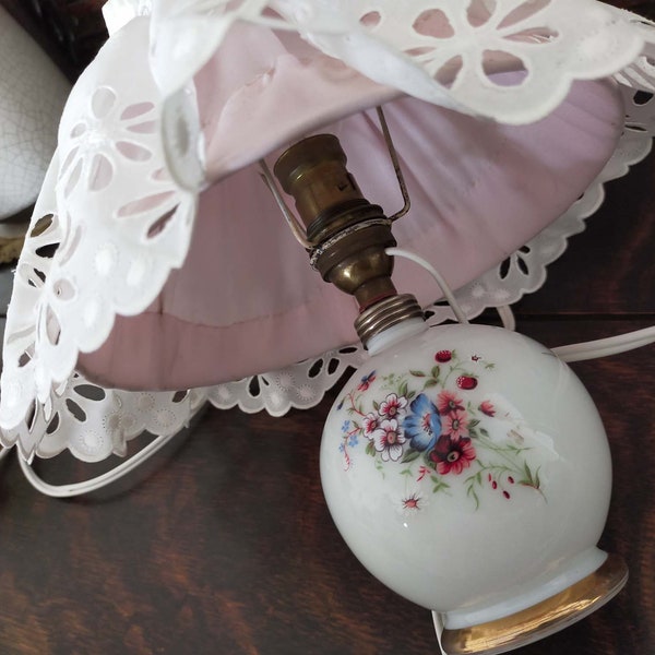 Vintage Lampe de table,Abat-jour spécial mignon en forme de jupe.dentelle fait main.Jupe de princesse,Souvenir de la vie traditionnelle.