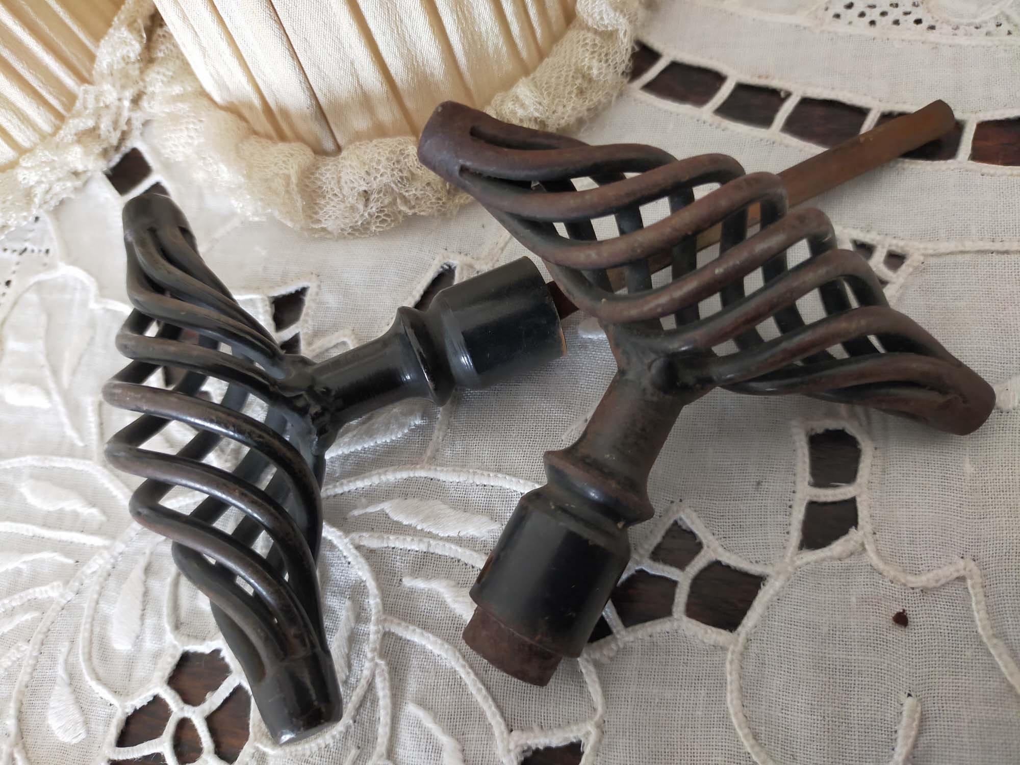 L'ensemble de Boutons Poignée, Ferme Français, Poignée en Fer.souvenir Français. Vintage Des Années 