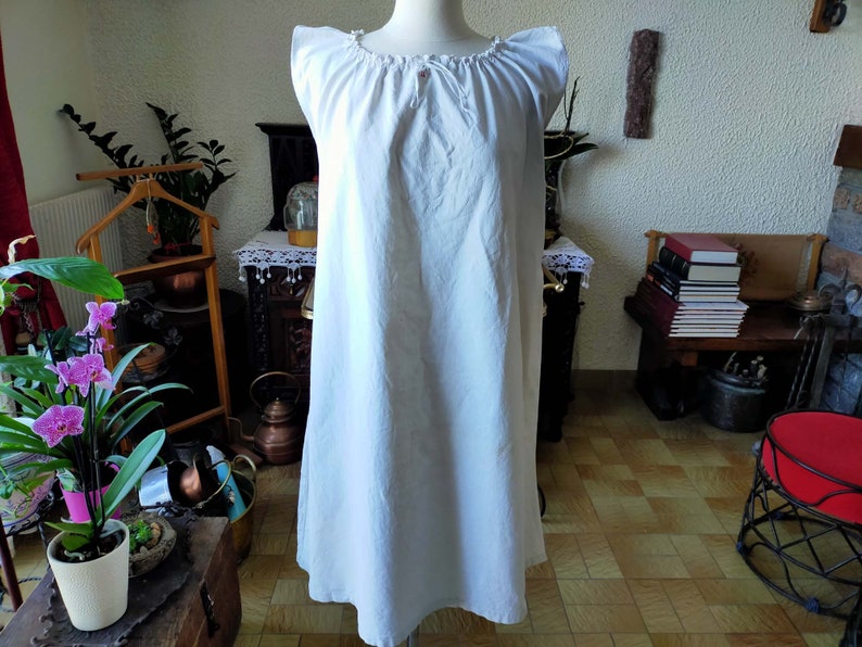 French nightgown,Linen night dress,French farmhouse.romantic nightgown,handmade monogram,Hand-embroidered lace