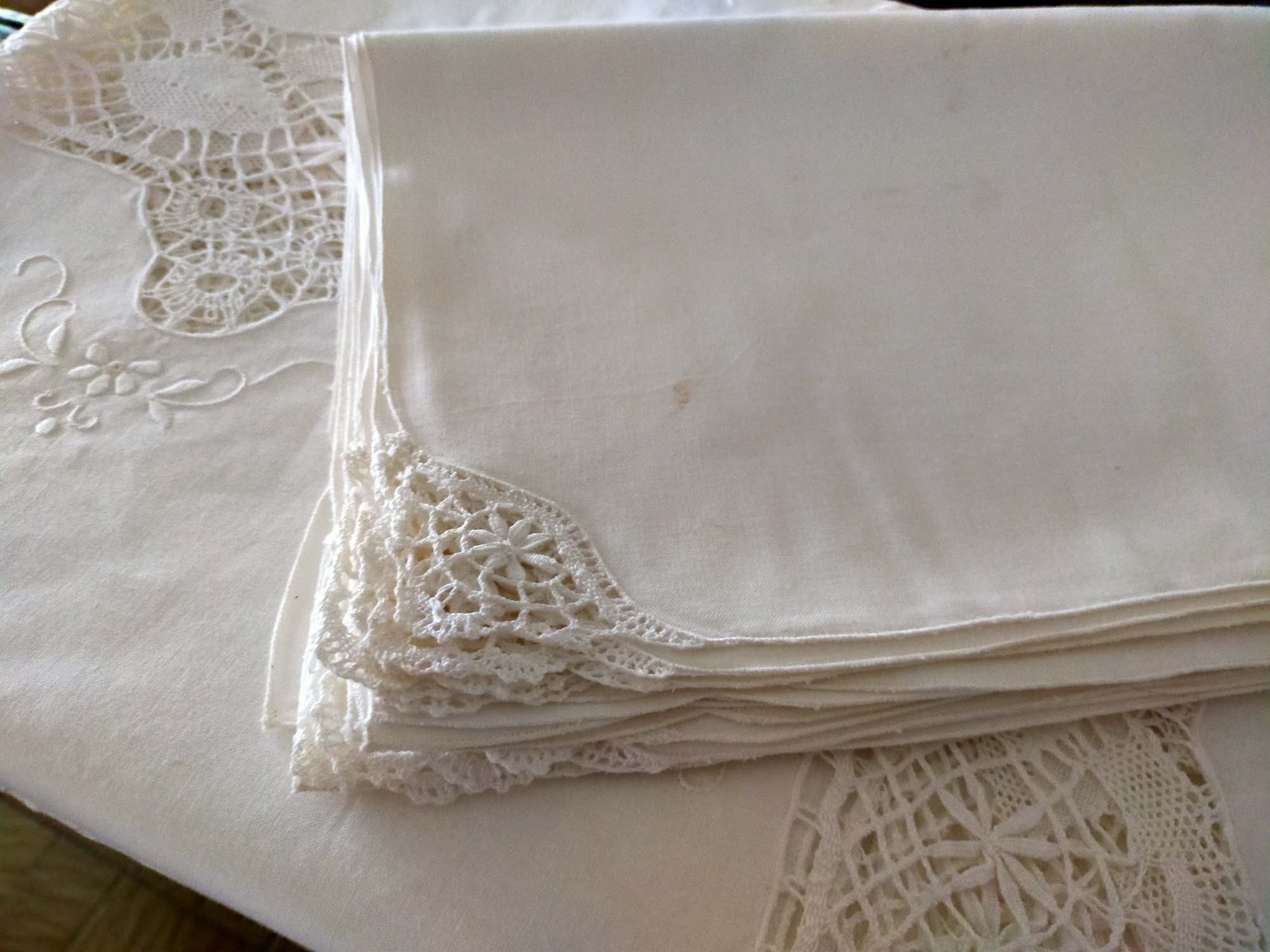 Vintage Ensemble de Serviece Table, Nappe et 12 Serviettes en Coton, Travaille Exquis, Broderie à La