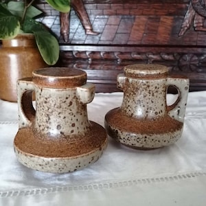 Vintage-Porzellan-Gewürzglas, Vintage-Glas zum Würzen. Traditionelle französische Küche. Rustikales französisches Bauernhaus, Souvenir.