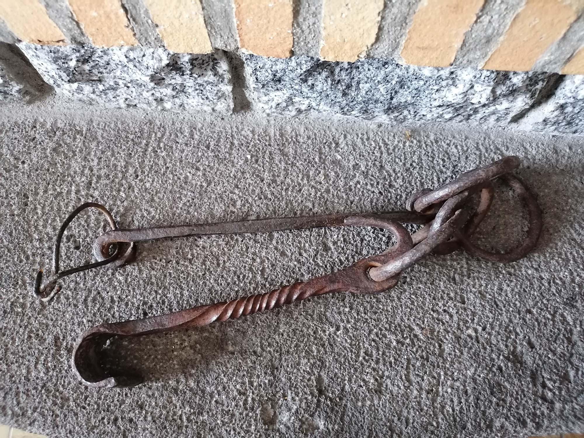 Médiéval, Middle Ages, Moyen Âge, Ancien Crémaillère Cheminée d'un Château, Cuisine Française Tradit