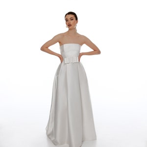 Robe de mariée modeste sans manches, robe de mariée minimaliste trapèze, robe de mariée simple en mikado, robe de bal avec un noeud Coralin