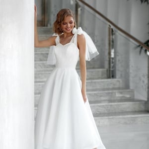 Robe de mariée corset midi, robe de mariée bohème à épaules dénudées et manches en tulle